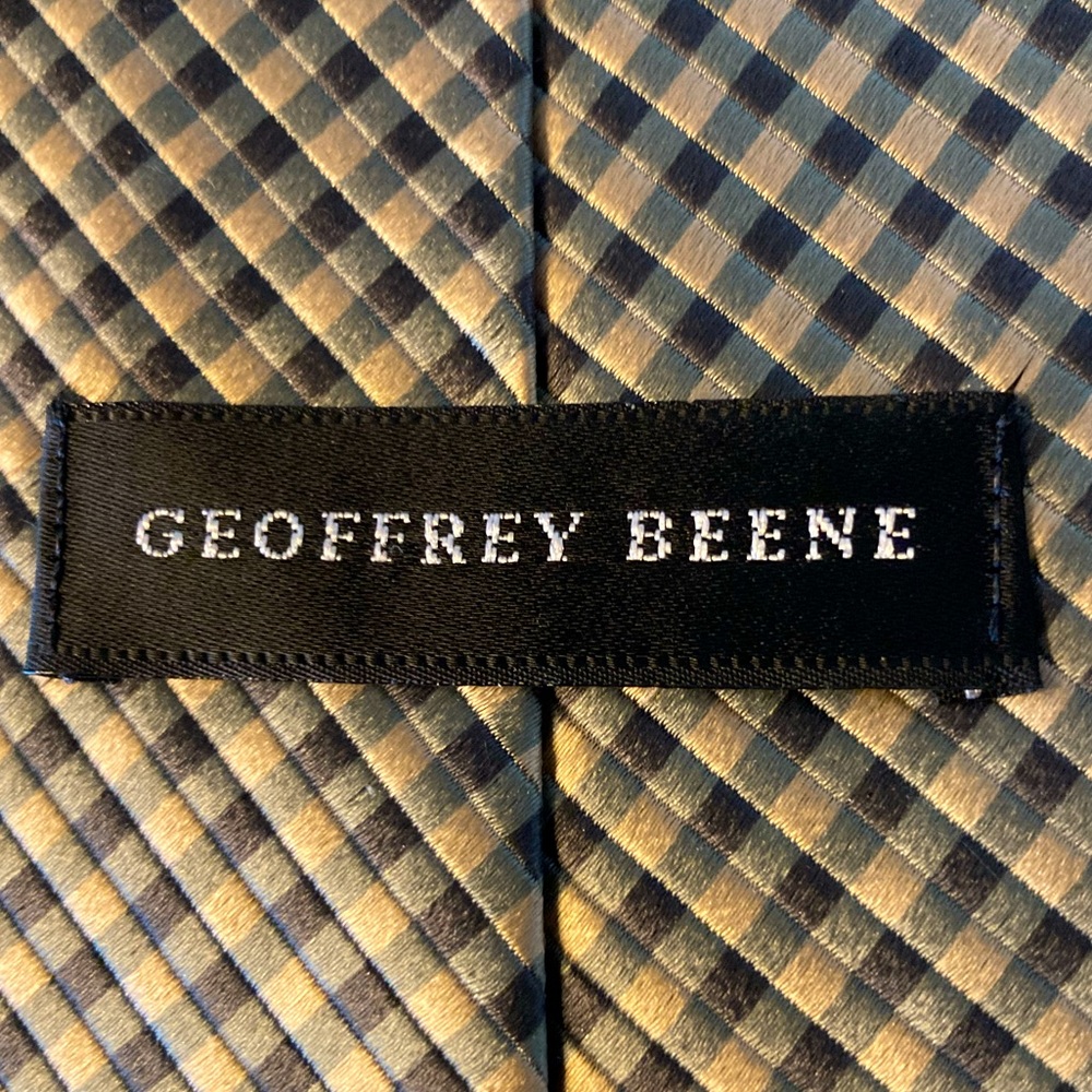 Geoffrey Beene necktie